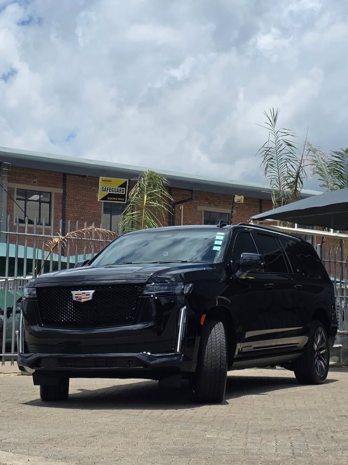 Escalade Front - SprayTech